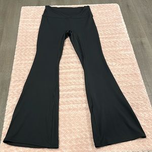 Women’s Everyday Soft Ultra High-Rise Bootcut Leggings - All in Motion.